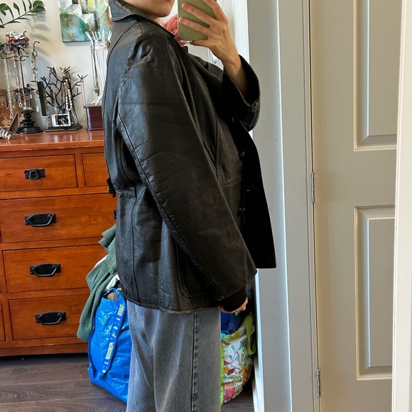 Vintage black leather jacket - Picture 3 of 9